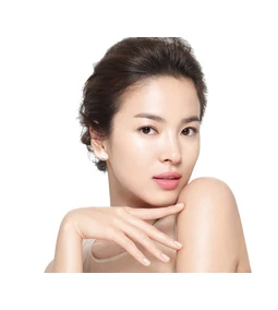 Korejska vs. Zahodna Nega Kože: Dve Poti do Sijoče Kože