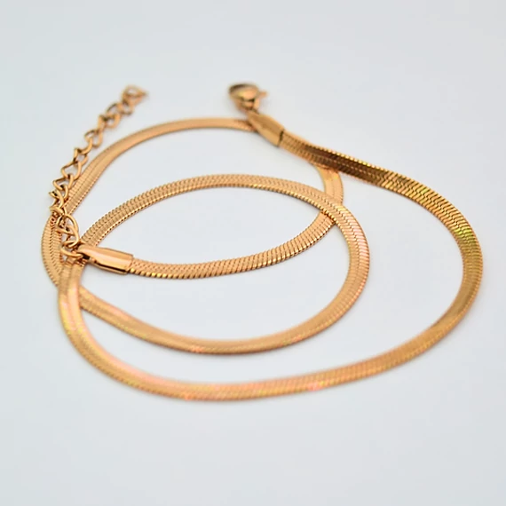 immaculati flat snake golden necklace 2