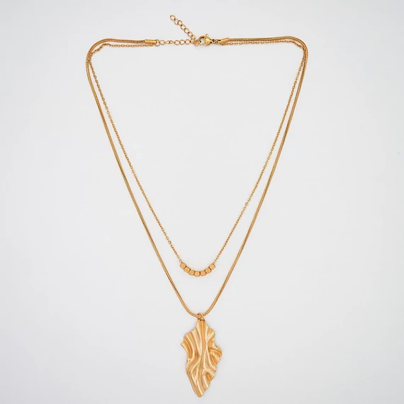 immaculati leafie golden necklace 2