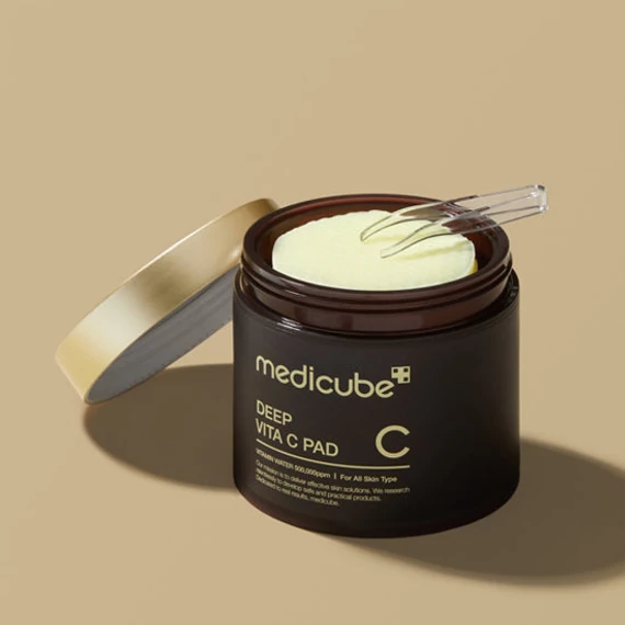 Medicube Deep Vita C Pad – Világosító Arcpárnák C-Vitaminnal 70db/150g