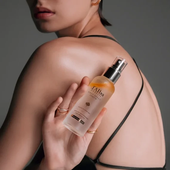D'Alba White Truffle First Spray Serum – Posvetlitveni in Vlažilni Sprej za Obraz v Obliki Seruma 100ml
